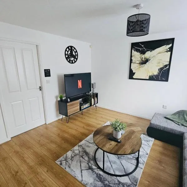 Stylish 3 Bed Home With Garden & Free Parking, hotel in Manchester