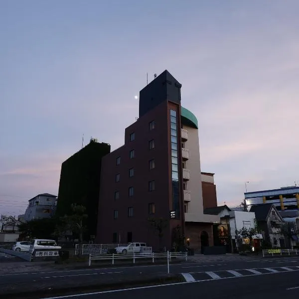 MONOMINAHOTELstn1, hotel en Ōmuta