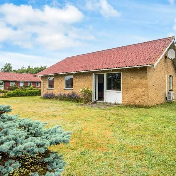 5 person holiday home in Skjern-By Traum, hotel en Skjern