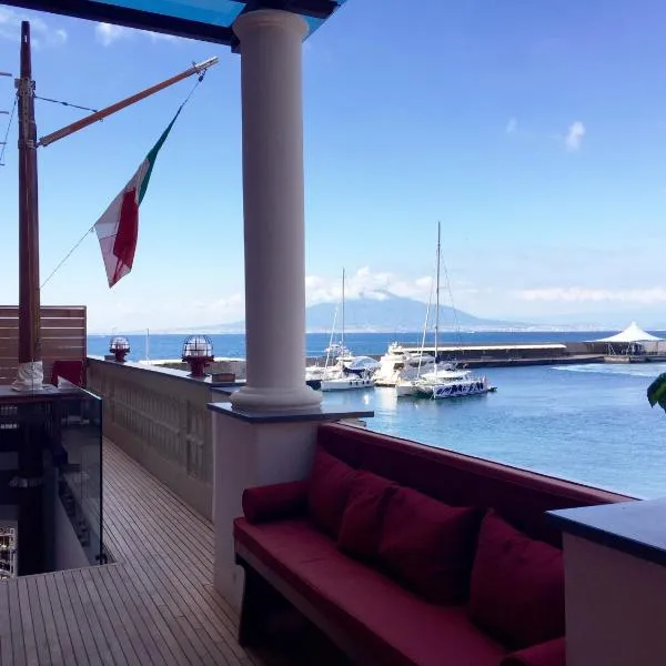 Yacht Club Capo Cervo Suites B&B, hotel in Sorrento