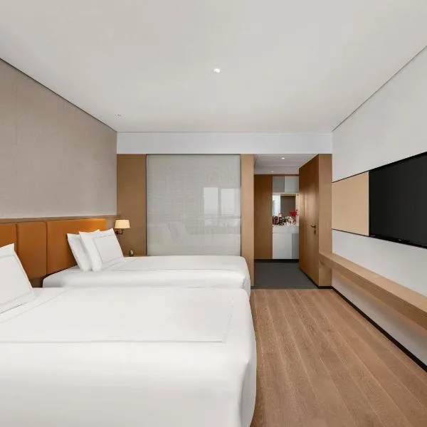 Swissotel Beijing Hong Kong Macau Center - 1 min to subway, hotel a Pechino