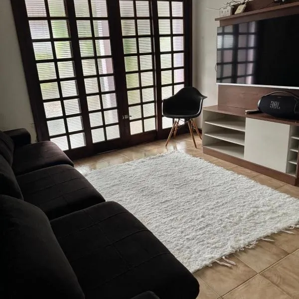Home in Guapimirim for Family, hotel in Guapimirim