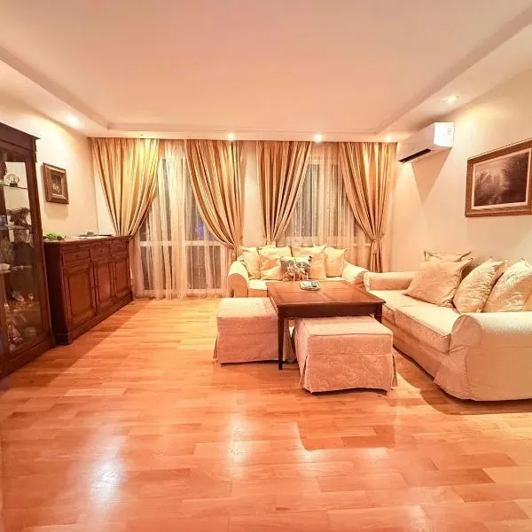 Victoria- две спални делукс до Морската градина и центъра, khách sạn ở Burgas City
