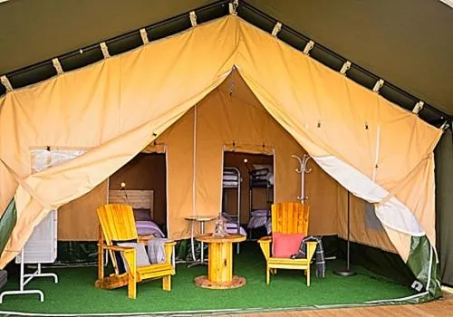 Glamping Safari Style, hotel en Roscommon