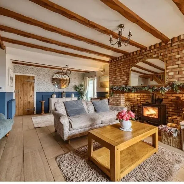 1 Engine Row Beautiful 3 Bedroom Cottage, hotel di Penclawdd