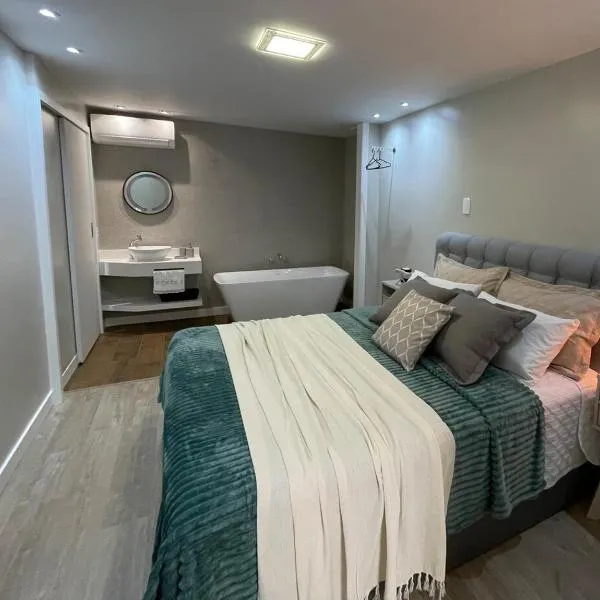 Loft novo com banheira de imersão aquecida a 5min da Vila Germânica e garagem, hotel in Blumenau