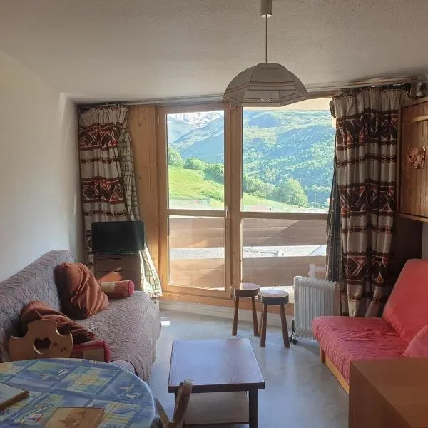 Studio exposé Sud Les Menuires, hotel in Les Menuires