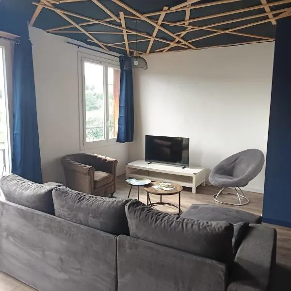 Grand appartement avec belle vue, hotel in Uzerche