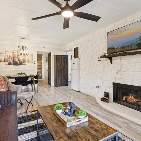 Baskins Creek II by Beyond Expectations w Balcony, hotel em Gatlinburg