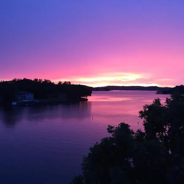 WOW Location Incredible Views, hotel v destinaci Osage Beach