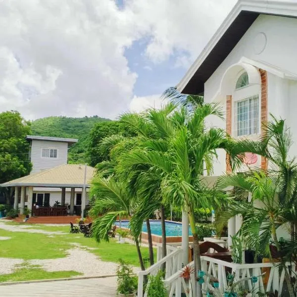 Beachfront Mansion and Seascape Villas Calatagan with Outdoor Pool, hotel v destinaci Calatagan