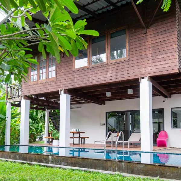 Viesnīca Bophut Fishermans Village Teak Modern Pool Villa pilsētā Bophuta