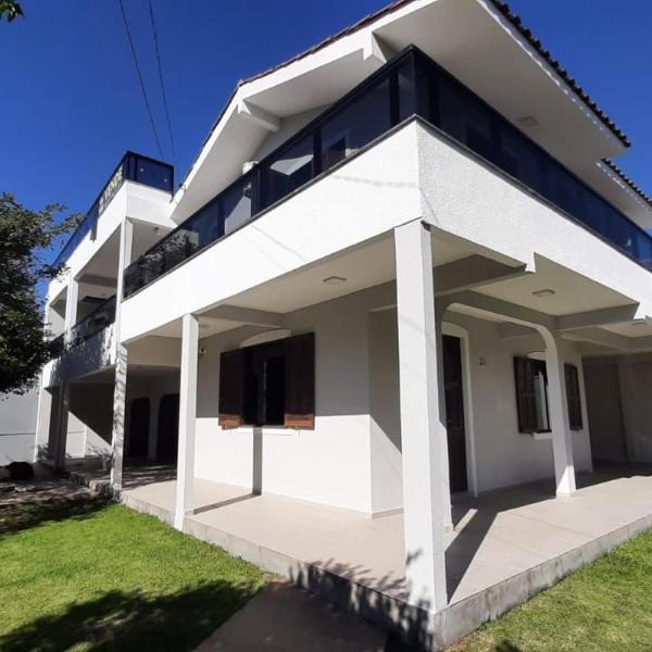 Casa completa a 30m da praia no centrinho dos Ingleses