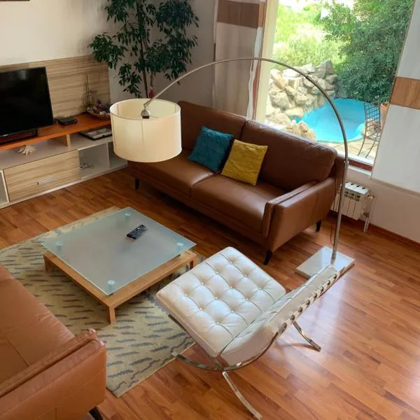 Holiday Home Mirjana, hotell sihtkohas Rab