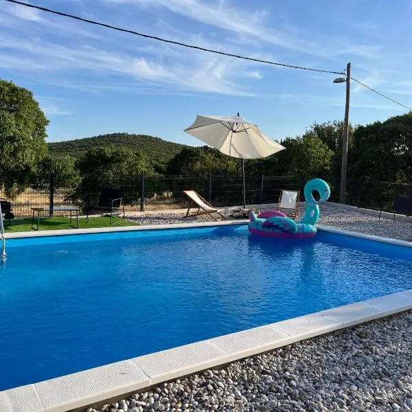 New Country House with Saltwater Pool, khách sạn ở Brgud