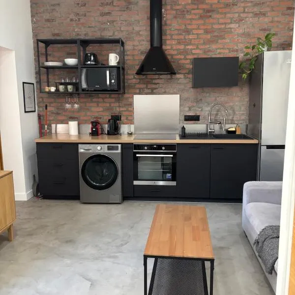 Industrial flat, hotel in La Rochelle