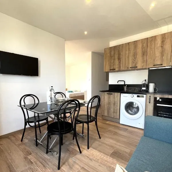 BASTIA Studio neuf jolie vue proche centre、バスティアのホテル