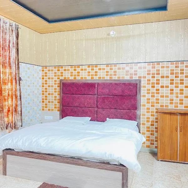 Hotel Tara Palace By MIDTOWN, отель в городе Катра