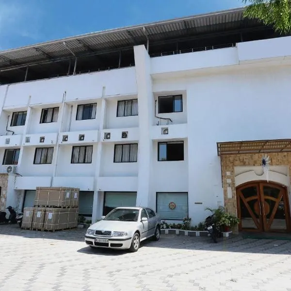 Super Townhouse Dona Castle, hotell sihtkohas Kollam