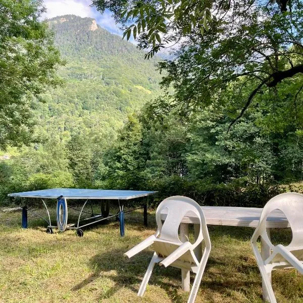 Appartement avec grand espace vert, Hotel in Cauterets