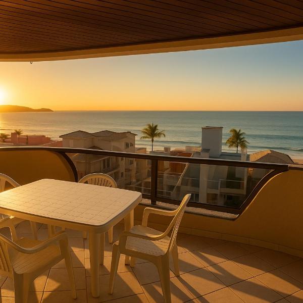 1090 Apartamento com linda vista para o mar , de frente para Avenida de Bombinhas.