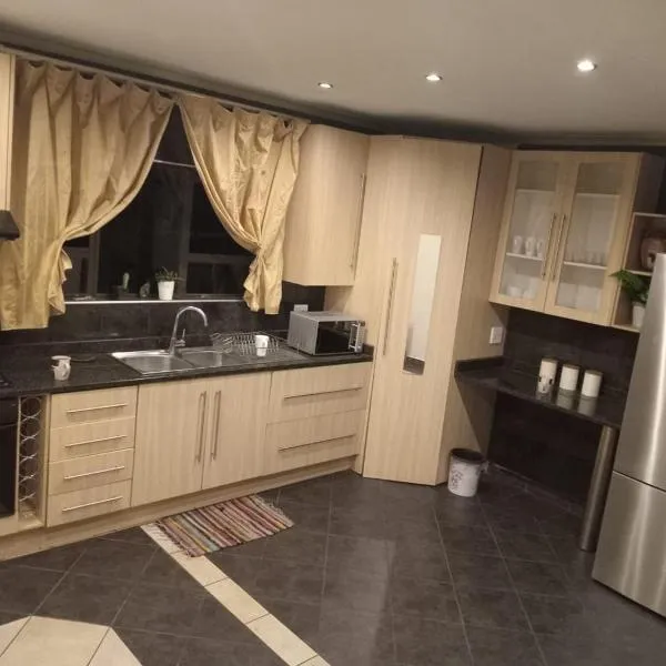 Afro Rasta Kumusha, hotel in Germiston