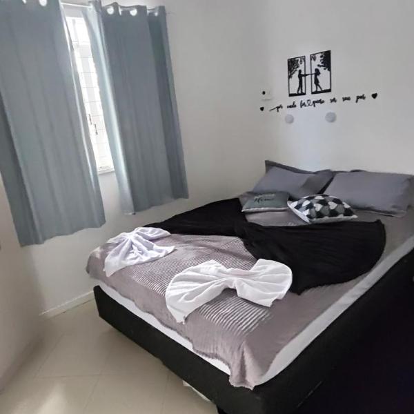 Quarto Casal Elegance Banheiro compartilhado Tela TV YouTube Apps Pousada Tijucas Lua encantada - Foto 2