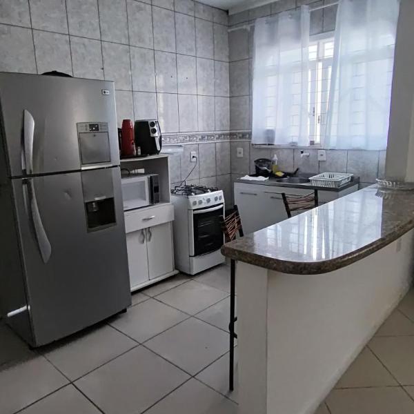 Quarto Casal Elegance Banheiro compartilhado Tela TV YouTube Apps Pousada Tijucas Lua encantada - Foto 4