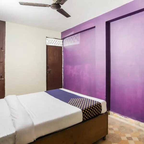 SPOT ON Hotel Harry's 1 Near Select Citywalk Mall, hotell sihtkohas New Delhi