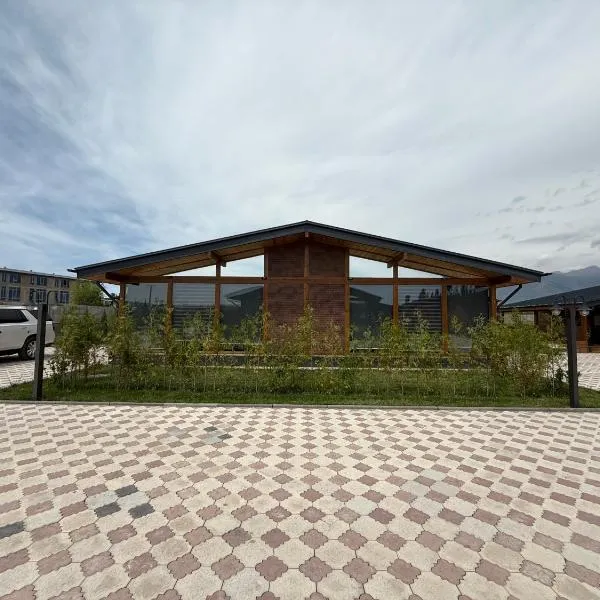 Cozy house 7 min walk from beach, hotel din Cholpon-Ata