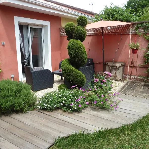 Studio de la Maison Rouge, hotel in Genas