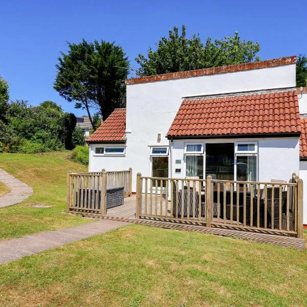 Boos Bungalow, hotel in Callington