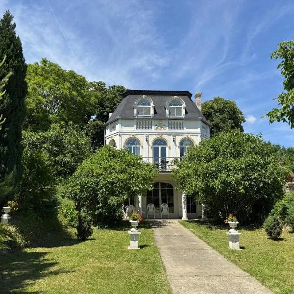 Kastello, hôtel à Nagykozár