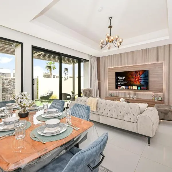 Damac Hills 2 Poolside - The Larger 3 BR Villa, hotel in Dubai