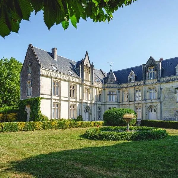 Château avec vue imprenable sur la Loire - chambres au Calme et nature, Hotel in Chènehutte-les-Tuffeaux