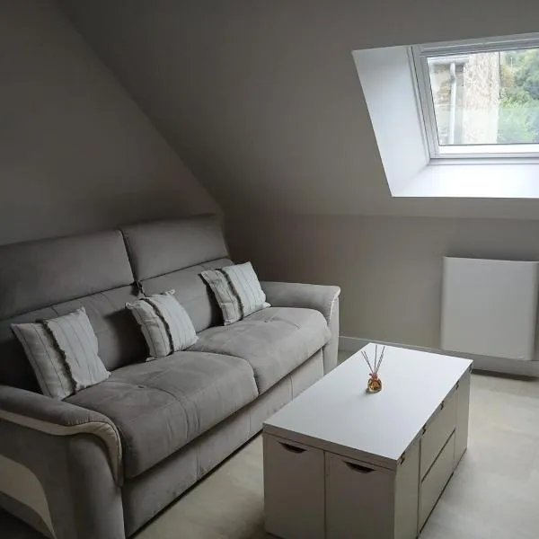 Studio de la Maison Bleue, hotel in Lanvallay