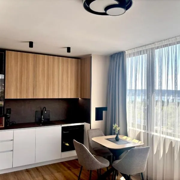 1BR Luxury apartment with sea view and parking space, hotel en Varna