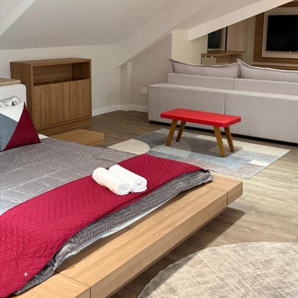 Apartamento com Banheira em frente à Rua Torta - Foto 2