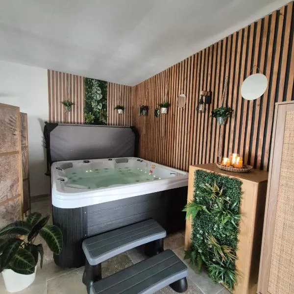Une parenthèse en luberon, jacuzzi, khách sạn ở Les Taillades