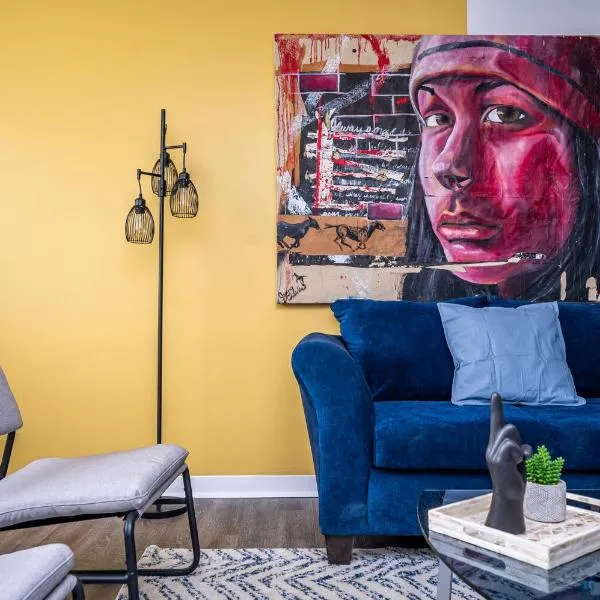 ATL Downtown 2BR King Bed Free Parking LM1902, hotel in Atlanta