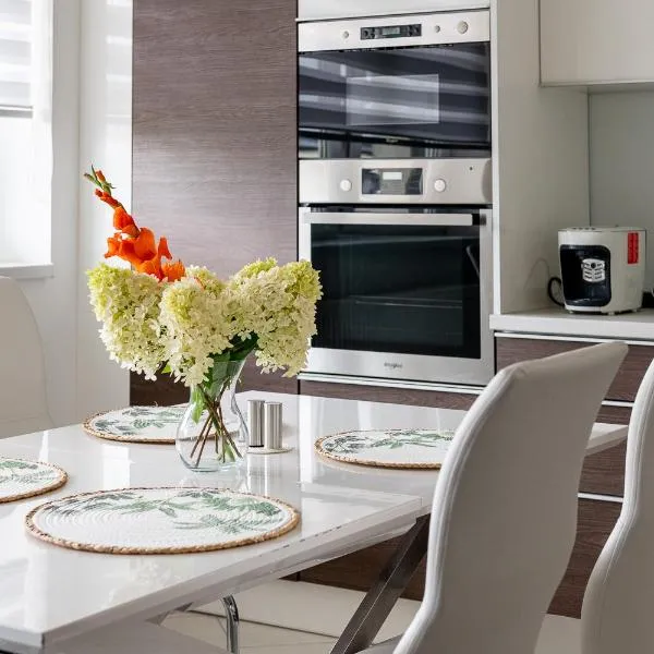 White City Apartman- with free garage, hotel in Nyíregyháza
