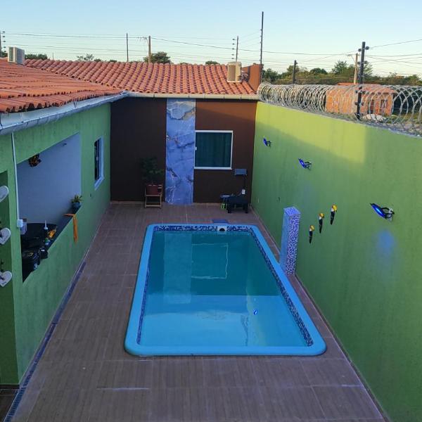 Casa com dois quartos e piscina