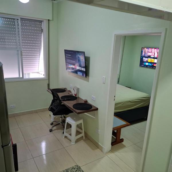 1 dormitório no Embaré vista mar com ar condicionado e 2 tv