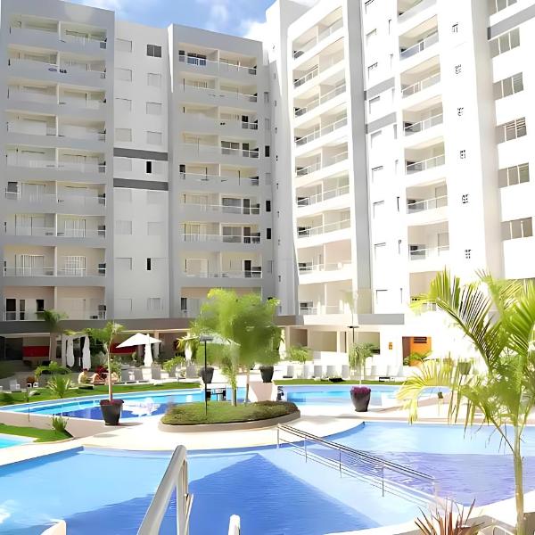 Rio Quente ao lado do Hot Park com diversas piscinas, salão de jogos, restaurante, bar e muito mais!