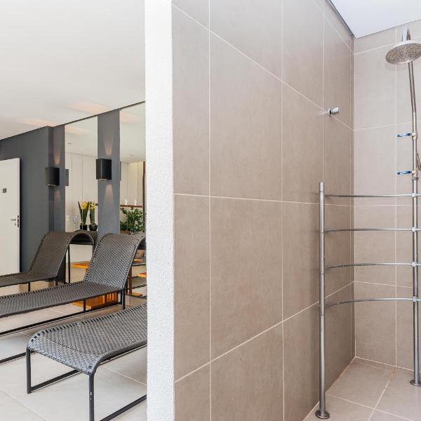 BHaus Morumbi IN Jardim Sul - Apartamento 50m2 com Varanda e Linda Vista 19o andar - Cama Queen - Academia - Piscina - Lavanderia - Próximo ao Shopping Jardim Sul - Vaga de Garagem - Acomoda 2 adultos e 1 criança - in4 - Foto 3