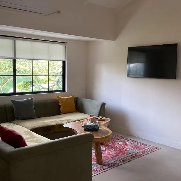3 BDR new Apartment in PORT BARTON, hotel in San Vicente