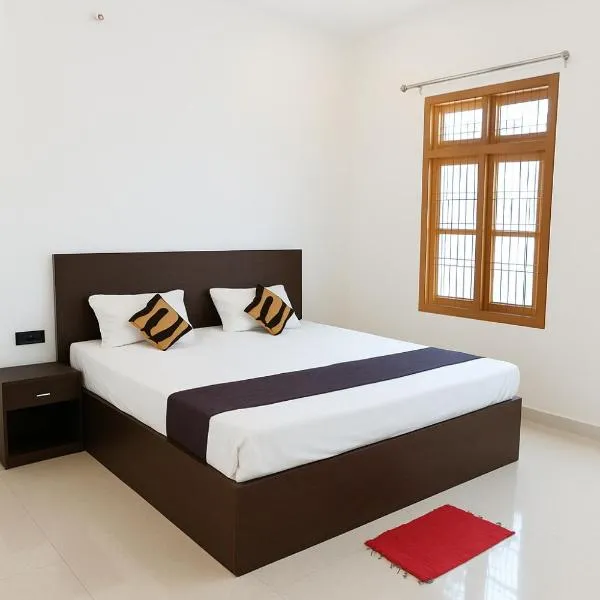 AYODHYA HOTEL APRANA PALACE - BEST BUDGET ROOMS - #WI-FI #FULLY AIR CONDITIONING #PARKING - 900 Meters From RAM MANDIR - #Best Selling Hotel In Ayodhya, hotel v destinaci Ayodhya