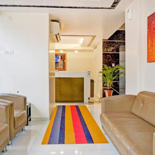 Super Townhouse OAK Regal Inn Near Sant Tukaram Nagar Metro Station, hotel in Pune