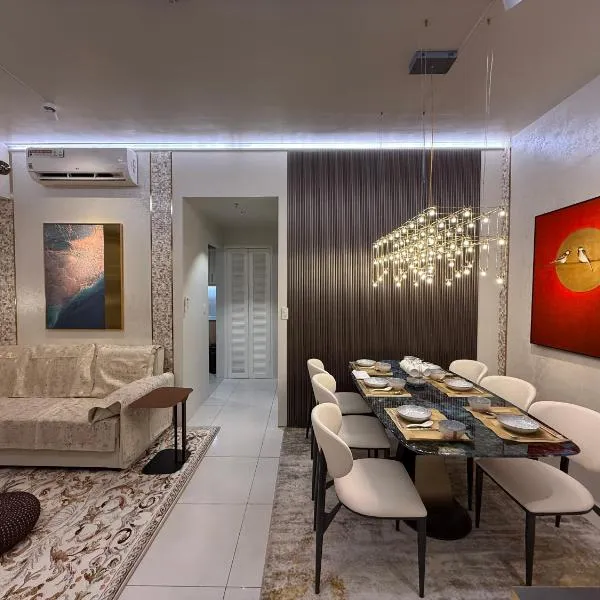 Luxury 2BR Condo Retreat Near Airports MOA Okada, hotel in Manila