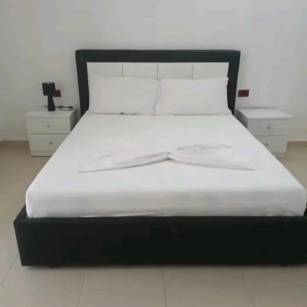 Villas Maria for rent feeling Home Durres city, hotel in Xhafzotaj